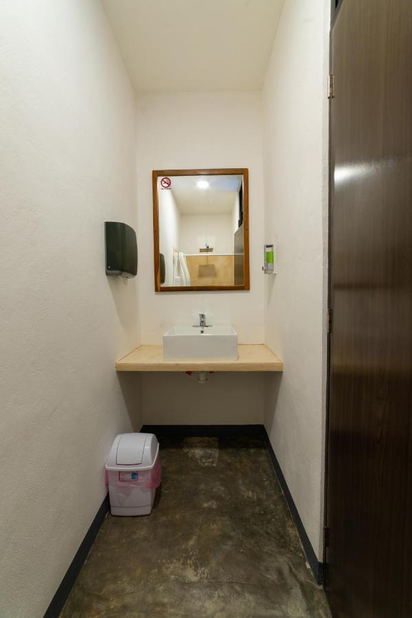 New Friends Hostel & Bar Adults Only Valladolid  Exterior photo